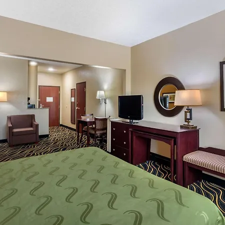 Quality Suites Addison-Dallas Exterior photo