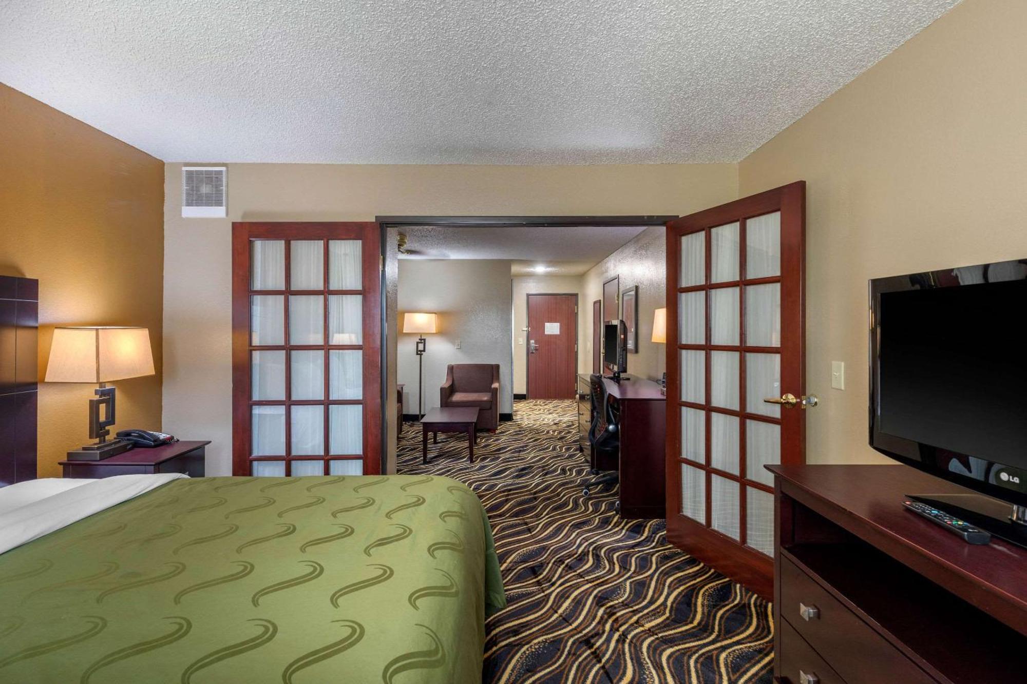 Hotel Quality Addison-dallas 3*