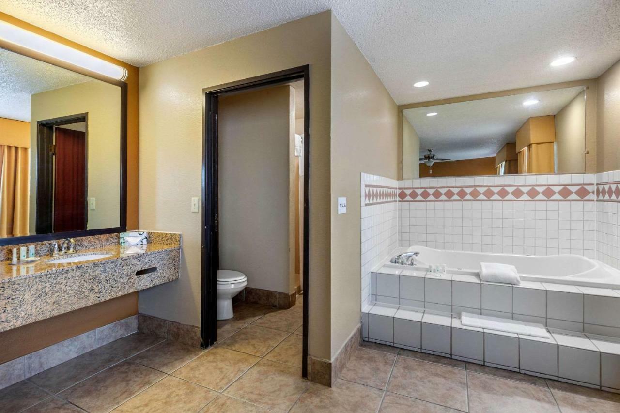 Hotel Quality Addison-dallas 3*